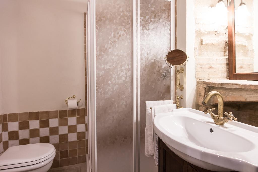 Domus In Castro Bed & Breakfast Montecchio  Room photo